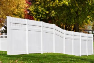 The Appeal of Vinyl Fencing for Homeowners Seeking Low-Maintenance Solutions